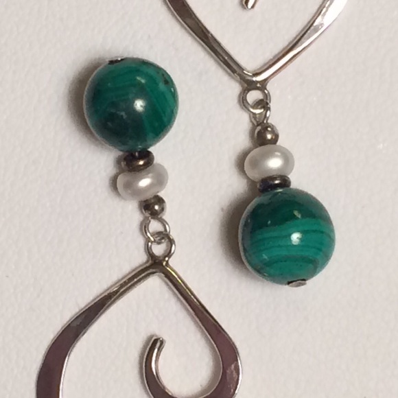 Malachite, Pearl and Sterling Heart Earrings - Picture 3 of 4